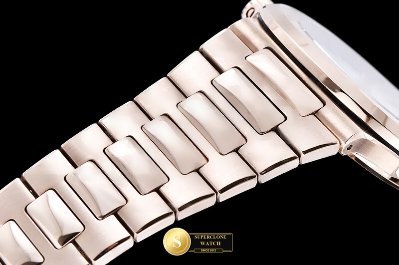 Patek Philippe Ref. 5711 DDF - Exhibition Caseback & Cloned Calibre Movement (Photo 4 of 31)