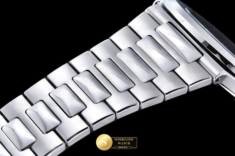 Patek Philippe Ref. 5711 DDF - Crown Guard & Dial Lume Verification (Photo 14 of 27)