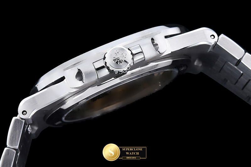 Patek Philippe Ref. 5711 DDF - On-Wrist Presence & Case Thickness View (Photo 15 of 27)