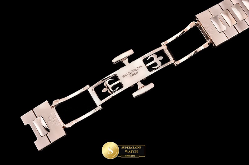 Patek Philippe Ref. 5712 UMI - On-Wrist Presence & Case Thickness View (Photo 13 of 34)