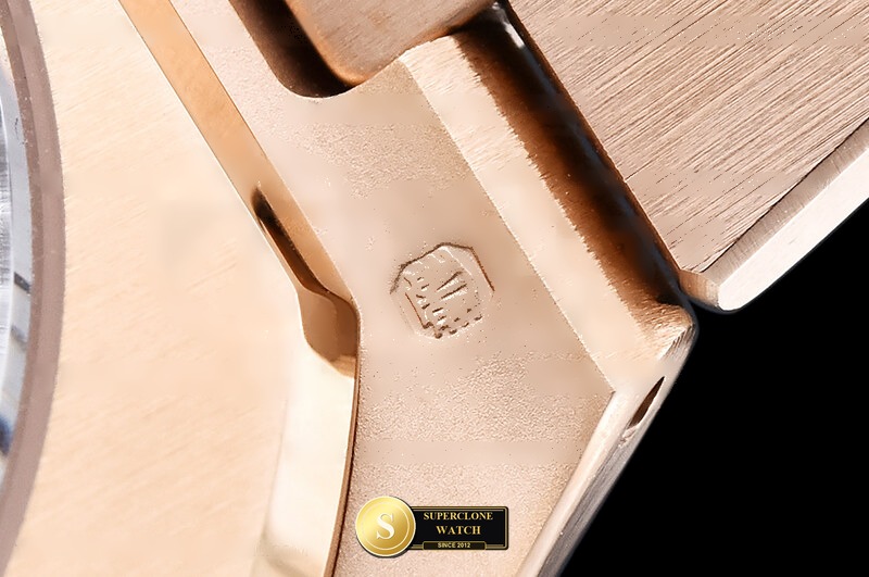 Patek Philippe Ref. 7128 BBF - On-Wrist Presence & Case Thickness View (Photo 21 of 29)