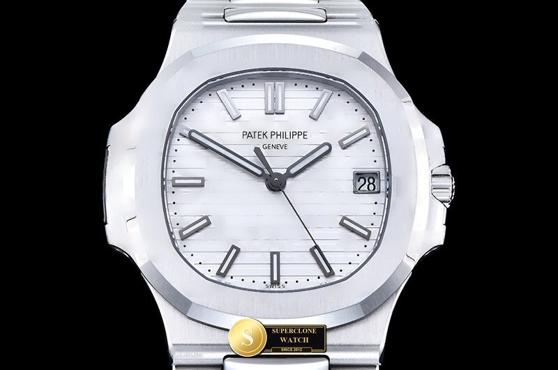 Patek Philippe Ref. 5711 AG - Clasp & Solid 904L Bracelet Detail (Photo 3 of 27)