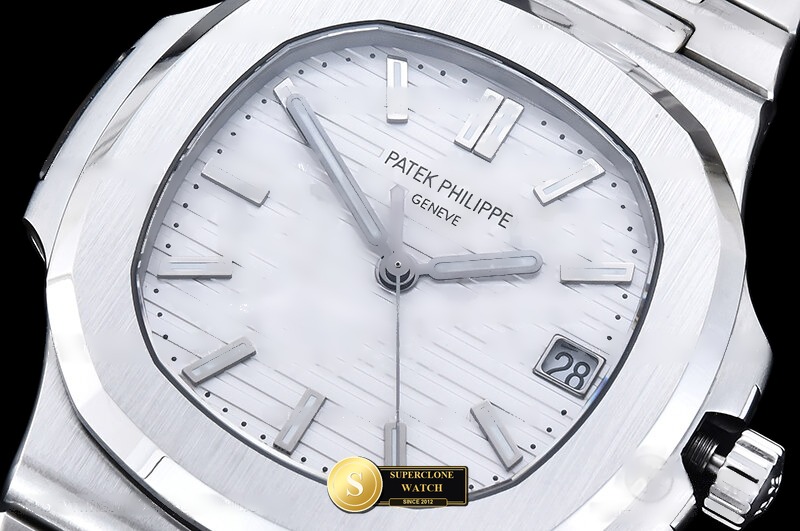 Patek Philippe Ref. 5711 AG - Lug-to-Lug & Rehaut Engraving View (Photo 5 of 27)