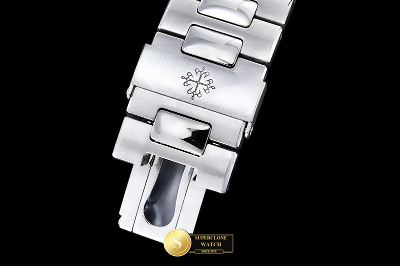 Patek Philippe Ref. 5711 AG - On-Wrist Presence & Case Thickness View (Photo 11 of 27)