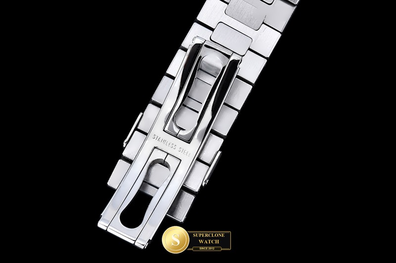 Patek Philippe Ref. 5711 AG - Crown Guard & Dial Lume Verification (Photo 12 of 27)