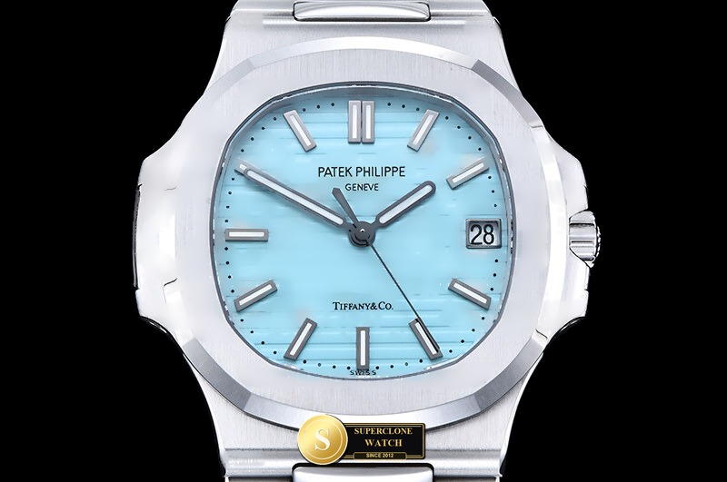 Patek Philippe Ref. 5711 AG - Clasp & Solid 904L Bracelet Detail (Photo 3 of 27)