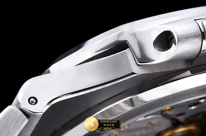 Patek Philippe Ref. 5711 AG - On-Wrist Presence & Case Thickness View (Photo 17 of 27)
