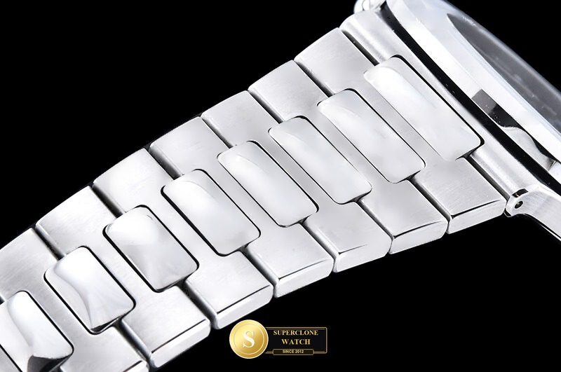 Patek Philippe Ref. PP0561 ASIAN - On-Wrist Presence & Case Thickness View (Photo 17 of 28)