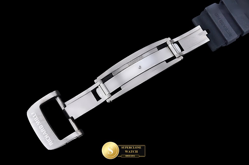 Richard Mille Ref. RM0335D A9 - On-Wrist Presence & Case Thickness View (Photo 11 of 23)