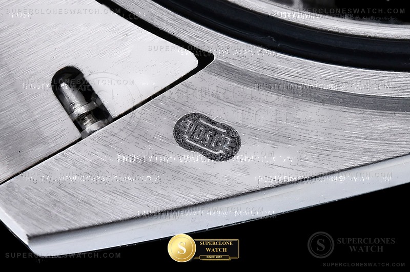 Rolex Ref. RDD0289F GMF - On-Wrist Presence & Case Thickness View (Photo 25 of 29)
