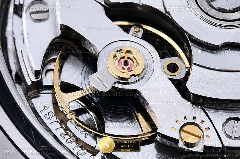 Rolex Ref. RDD0289G GMF - On-Wrist Presence & Case Thickness View (Photo 21 of 29)