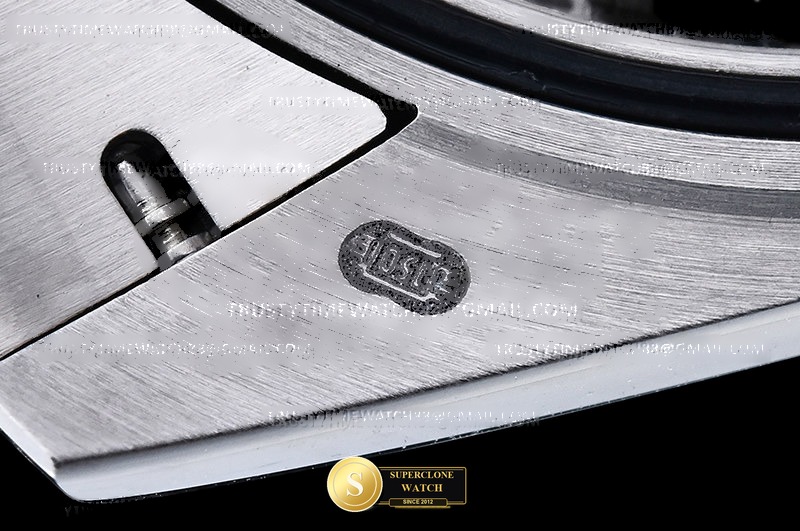 Rolex Ref. RDD0293A GMF - On-Wrist Presence & Case Thickness View (Photo 19 of 28)