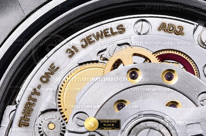 Rolex Ref. RDD0293D GMF - On-Wrist Presence & Case Thickness View (Photo 17 of 28)