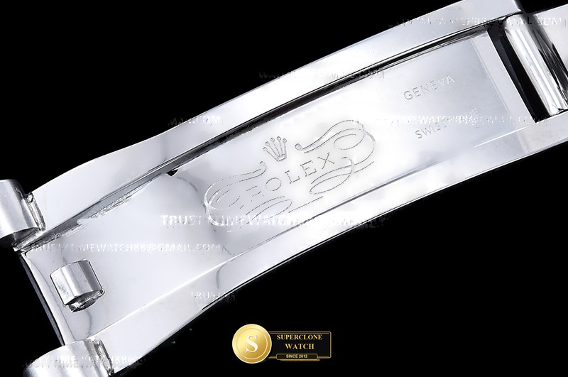 Rolex Ref. RDD0293D GMF - On-Wrist Presence & Case Thickness View (Photo 25 of 28)