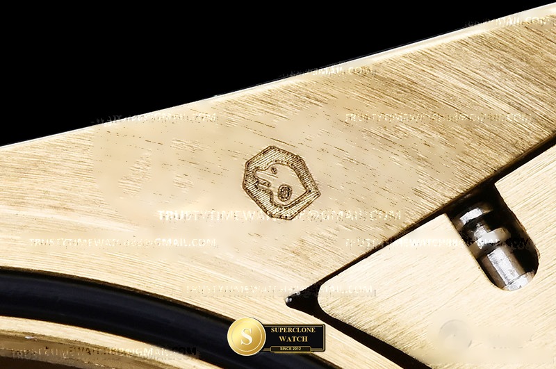 Rolex Ref. RDD0294F GMF - On-Wrist Presence & Case Thickness View (Photo 25 of 30)