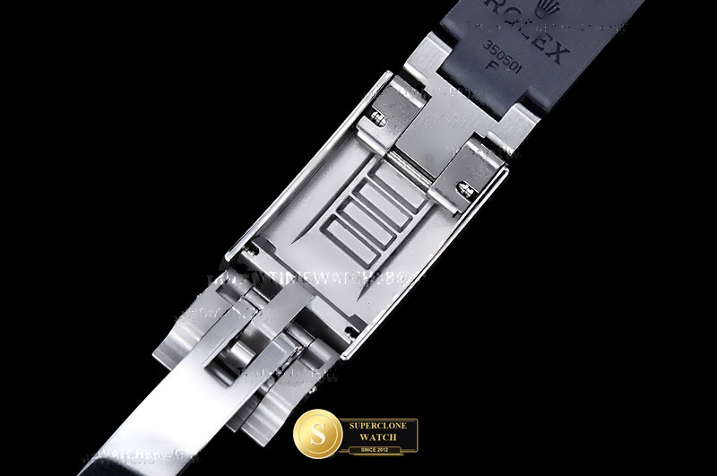Rolex Ref. 126519 ASIAN - On-Wrist Presence & Case Thickness View (Photo 15 of 34)