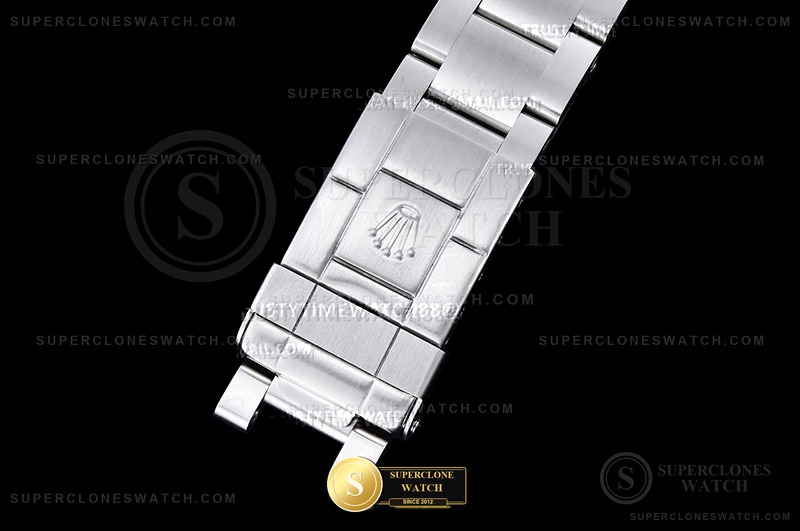 Rolex Ref. ROLGMT0312B BPF - On-Wrist Presence & Case Thickness View (Photo 13 of 28)