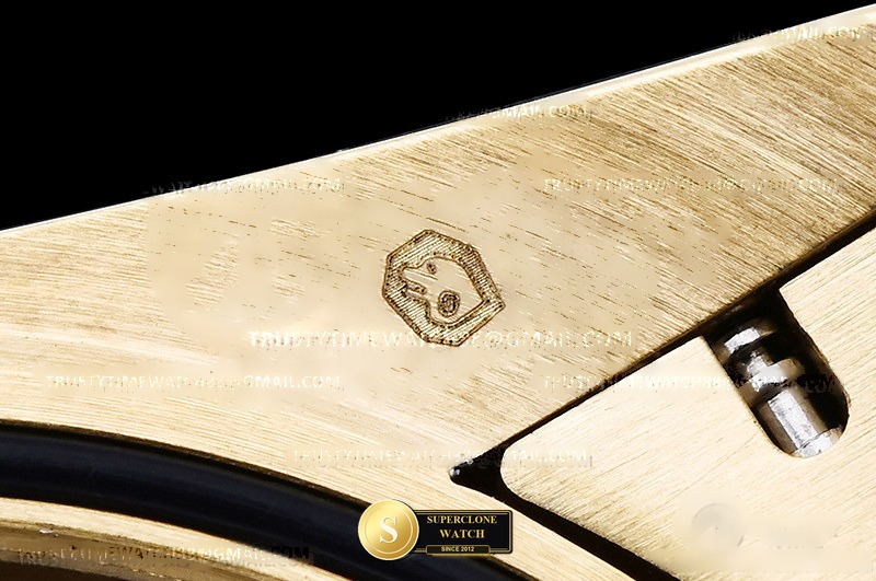 Rolex Ref. RDD0295B GMF - On-Wrist Presence & Case Thickness View (Photo 25 of 29)