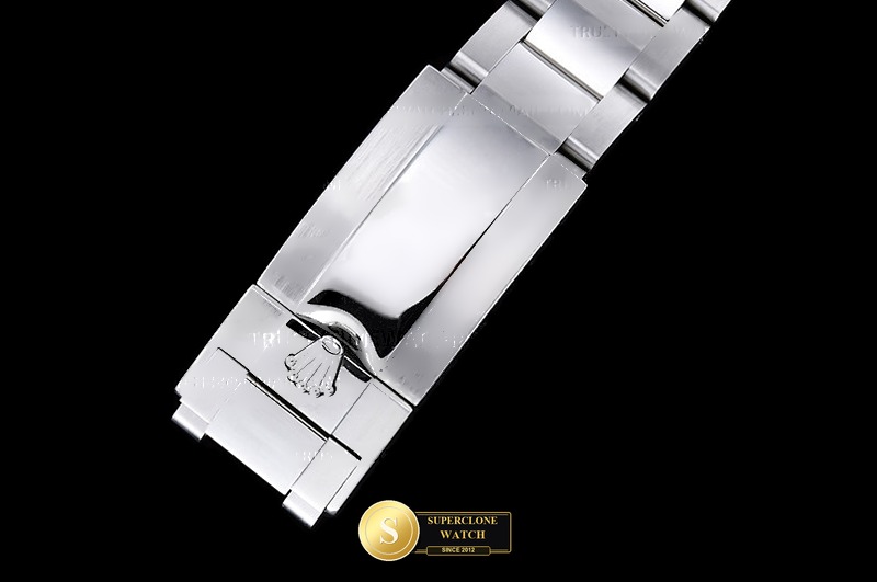Rolex Ref. 126500 QF - On-Wrist Presence & Case Thickness View (Photo 15 of 29)