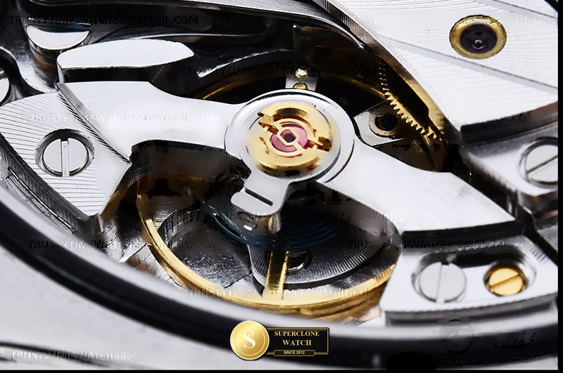Rolex Ref. 126500 QF - Crown Guard & Dial Lume Verification (Photo 26 of 29)