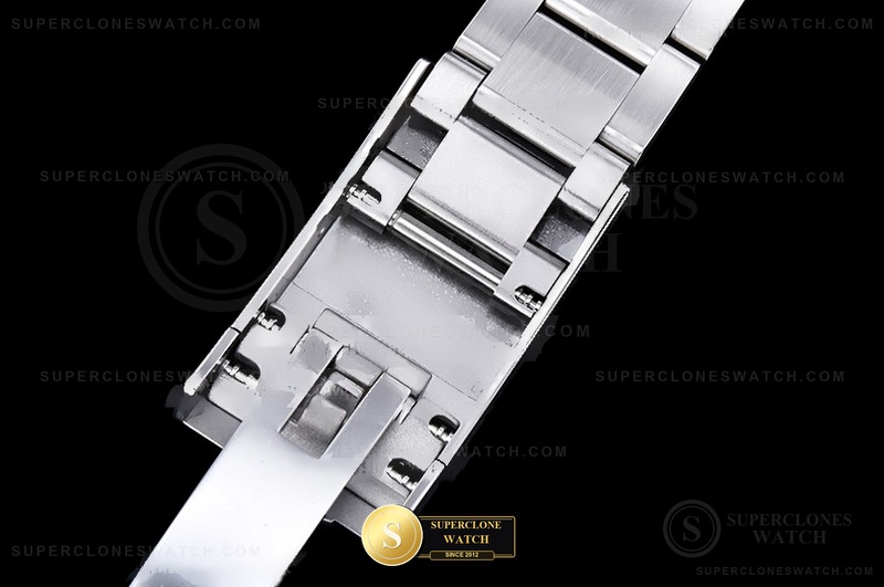 Rolex Ref. 126000 VSF - On-Wrist Presence & Case Thickness View (Photo 13 of 26)