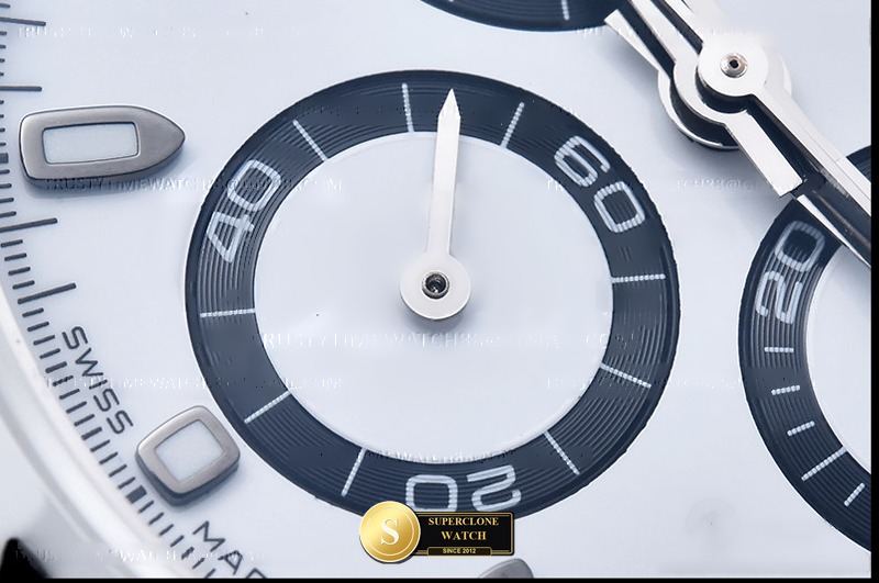 Rolex Ref. ROLDYT0499E N6F - On-Wrist Presence & Case Thickness View (Photo 17 of 20)