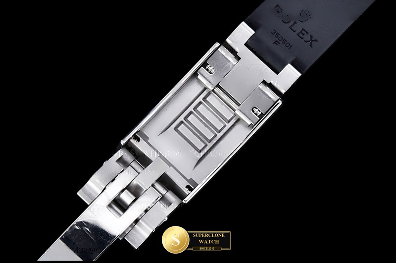 Rolex Ref. 126519LN ASIAN - On-Wrist Presence & Case Thickness View (Photo 17 of 36)