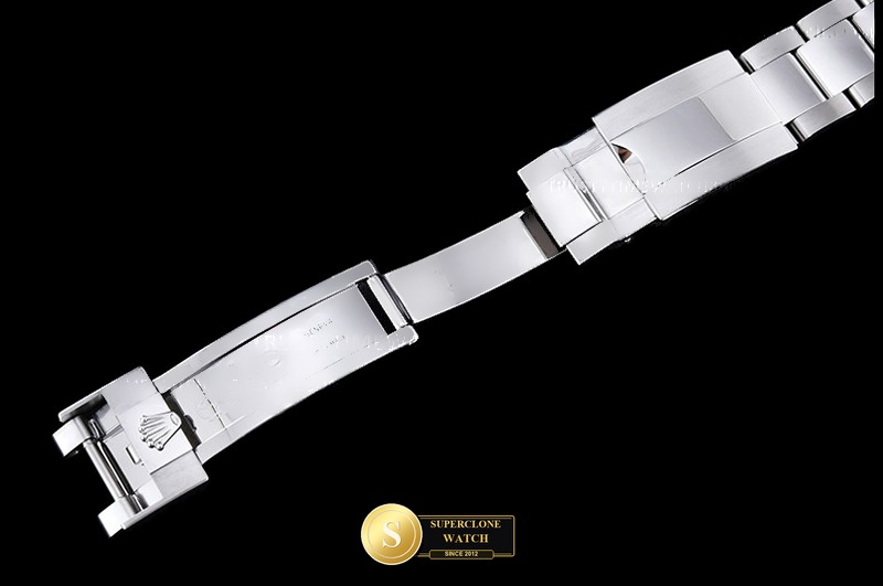 Rolex Ref. 126710BLRO THB - On-Wrist Presence & Case Thickness View (Photo 15 of 31)