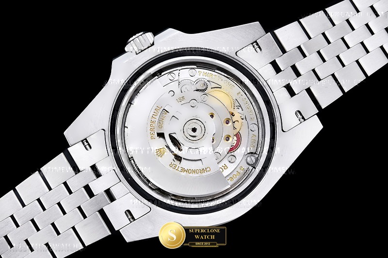Rolex Ref. 126710GRNR THB - On-Wrist Presence & Case Thickness View (Photo 21 of 30)