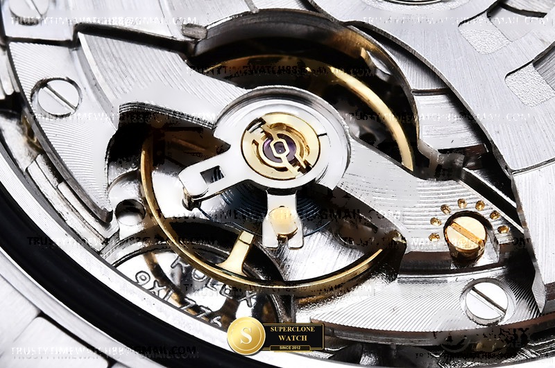 Rolex Ref. 126710GRNR THB - On-Wrist Presence & Case Thickness View (Photo 27 of 30)