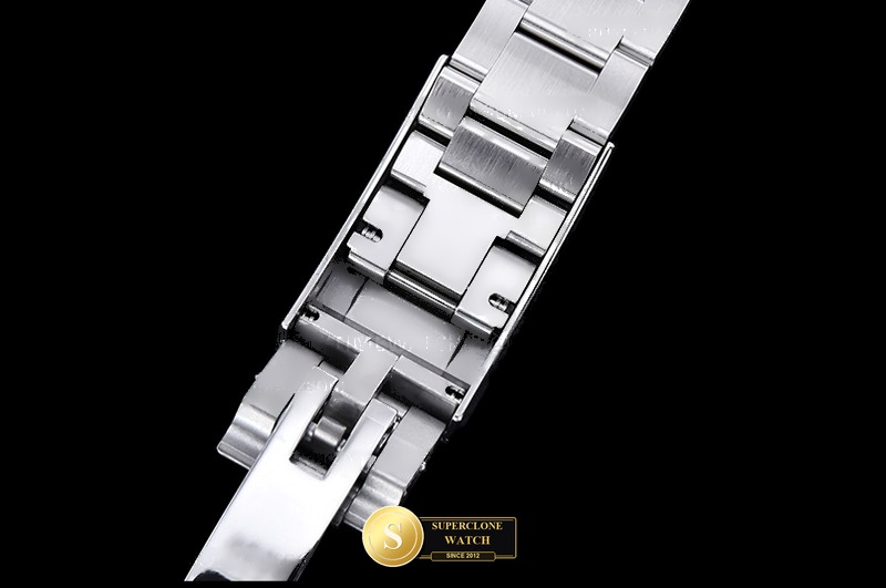 Rolex Ref. 126619LN EWE - On-Wrist Presence & Case Thickness View (Photo 17 of 29)