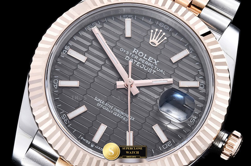 Rolex Ref. 126331 EWE - Lug-to-Lug & Rehaut Engraving View (Photo 5 of 26)