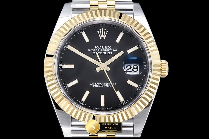 Rolex Ref. 126333 EWE - Clasp & Solid 904L Bracelet Detail (Photo 3 of 28)