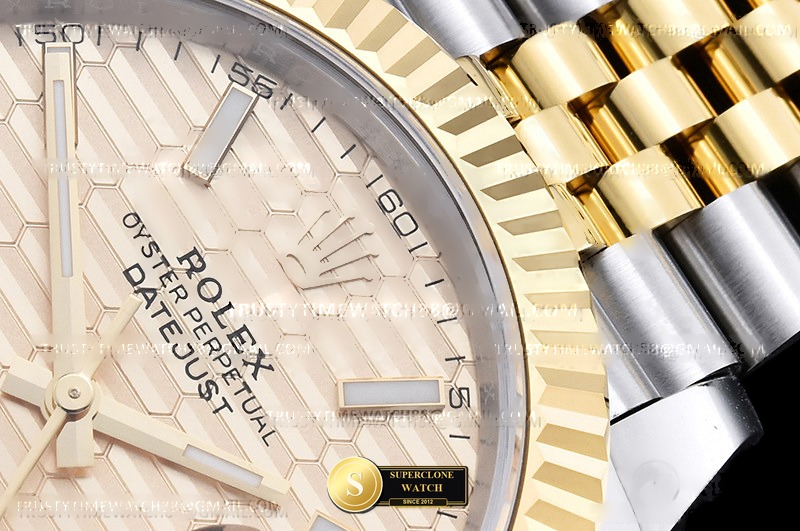 Rolex Ref. 126333 EWE - Lateral Bezel & Sapphire Crystal Profile (Photo 6 of 28)