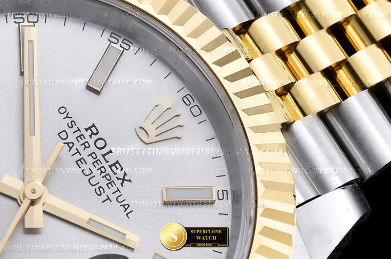 Rolex Ref. 126333 EWE - Lateral Bezel & Sapphire Crystal Profile (Photo 6 of 28)
