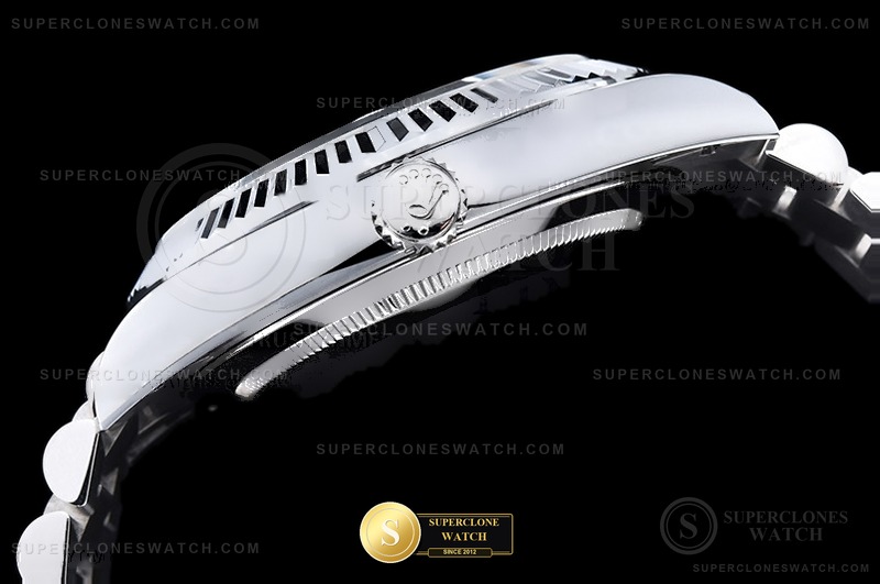 Rolex Ref. RDD0312B GMF - On-Wrist Presence & Case Thickness View (Photo 13 of 25)