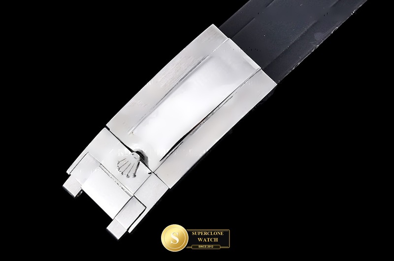 Rolex Ref. 116500 ASIAN - On-Wrist Presence & Case Thickness View (Photo 11 of 25)