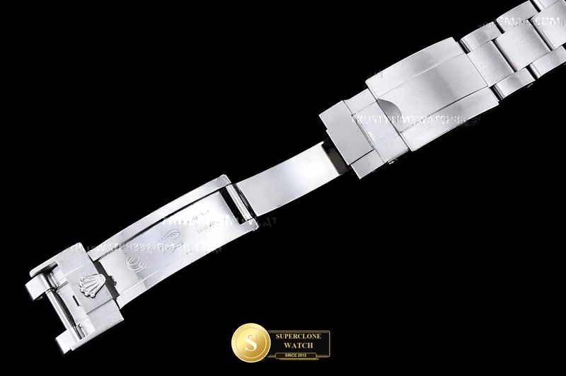 Rolex Ref. 224270 GMF - On-Wrist Presence & Case Thickness View (Photo 13 of 28)