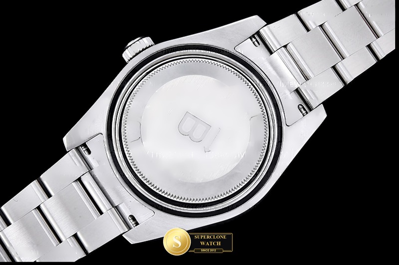 Rolex Ref. 116400GV VSF - On-Wrist Presence & Case Thickness View (Photo 15 of 30)