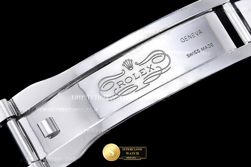 Rolex Ref. 116400GV VSF - On-Wrist Presence & Case Thickness View (Photo 29 of 30)