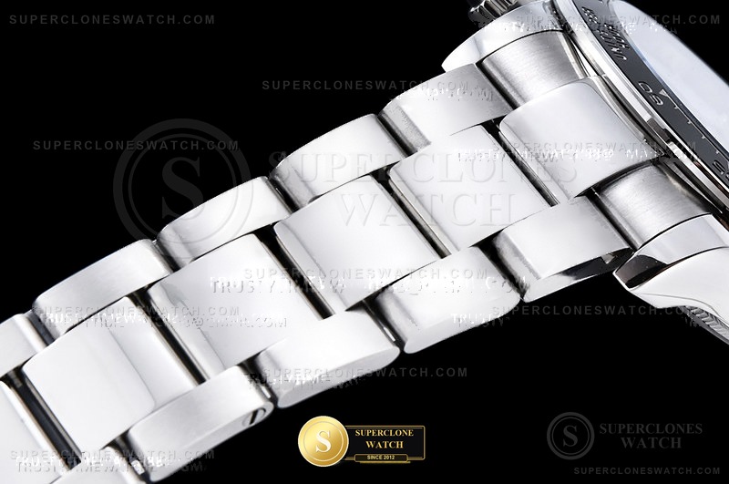 Rolex Ref. 126500 ESF - On-Wrist Presence & Case Thickness View (Photo 11 of 30)