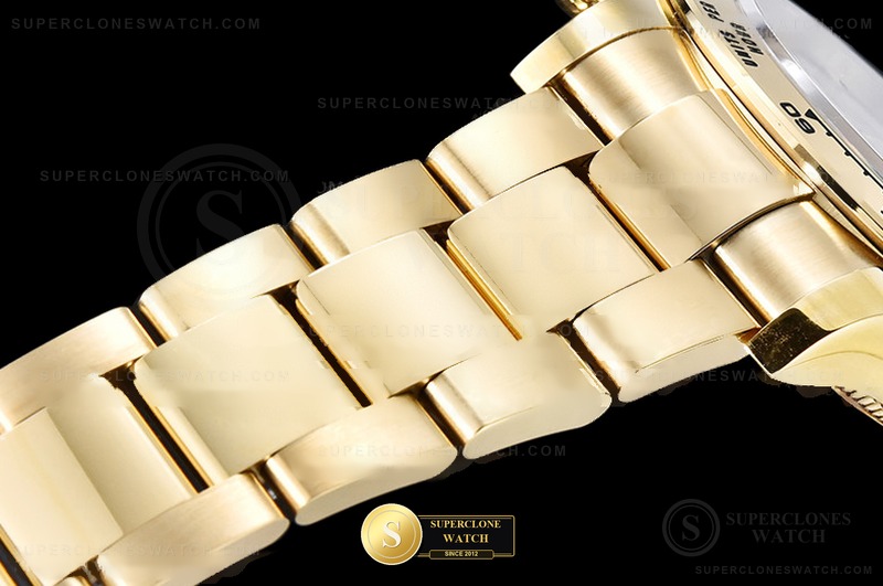 Rolex Ref. 126508 EWE - On-Wrist Presence & Case Thickness View (Photo 11 of 33)