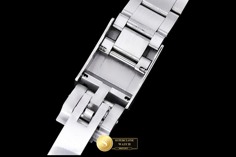 Rolex Ref. 126509 EWE - On-Wrist Presence & Case Thickness View (Photo 15 of 33)