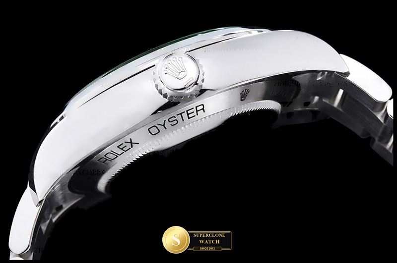 Rolex Ref. 116400GV VSF - On-Wrist Presence & Case Thickness View (Photo 15 of 29)