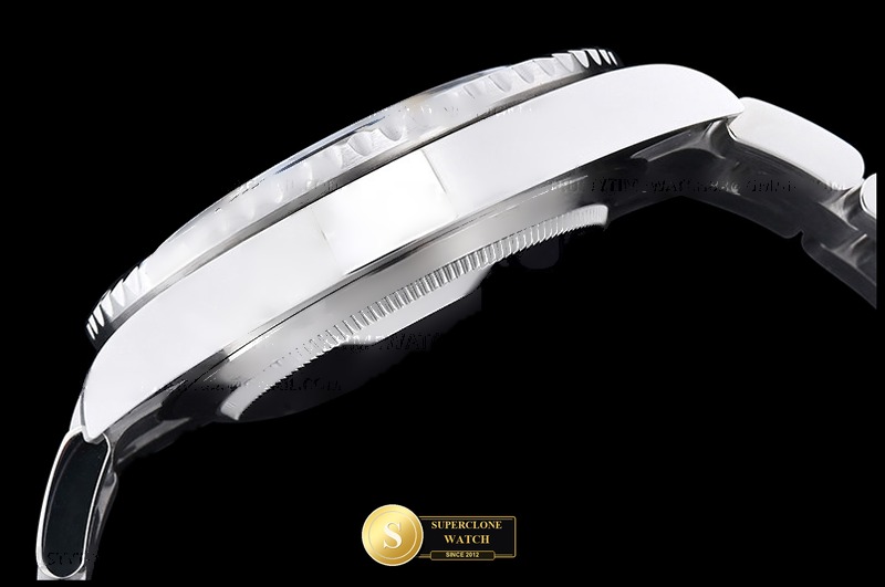 Rolex Ref. ROLSUB0492 EWE - On-Wrist Presence & Case Thickness View (Photo 19 of 31)