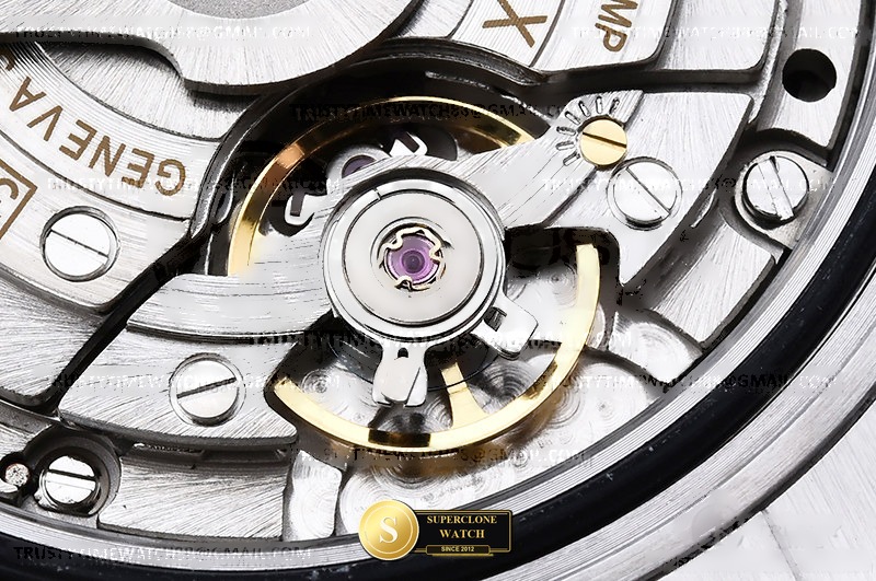 Rolex Ref. ROLSUB0492 EWE - On-Wrist Presence & Case Thickness View (Photo 23 of 31)