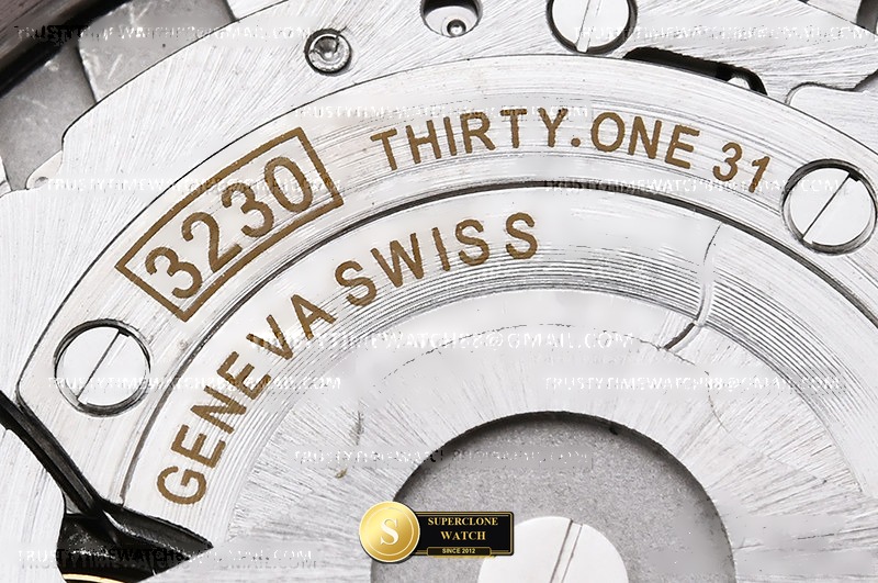 Rolex Ref. ROLSUB0492 EWE - On-Wrist Presence & Case Thickness View (Photo 25 of 31)