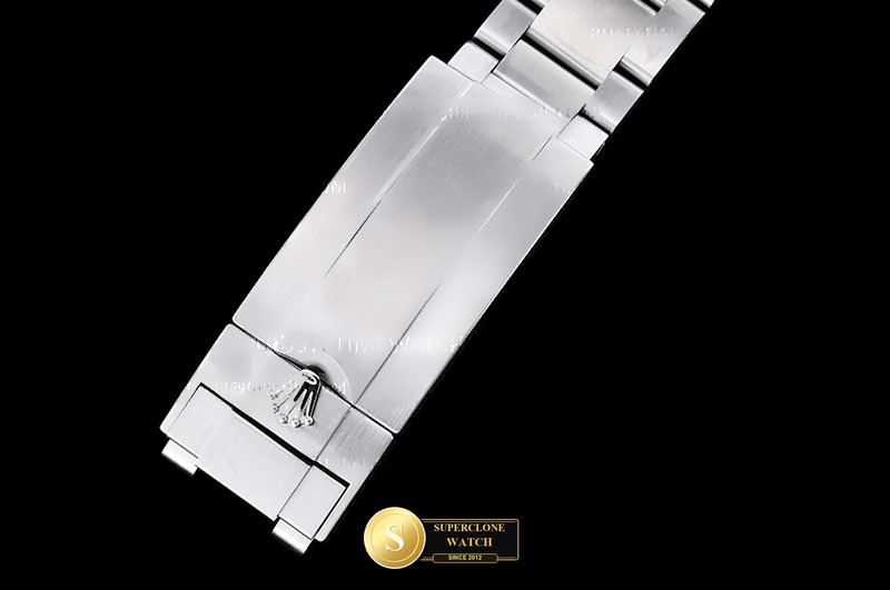 Rolex Ref. 126610LV ASIAN - On-Wrist Presence & Case Thickness View (Photo 15 of 26)