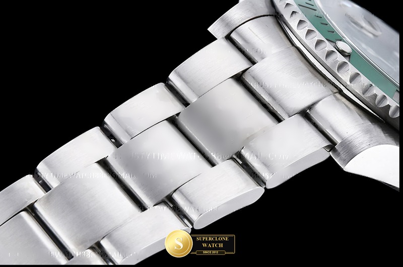 Rolex Ref. 126610LV ASIAN - On-Wrist Presence & Case Thickness View (Photo 25 of 26)