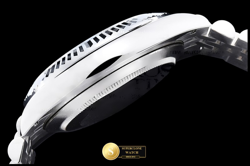 Rolex Ref. R2DJ0480A GMF - On-Wrist Presence & Case Thickness View (Photo 11 of 27)
